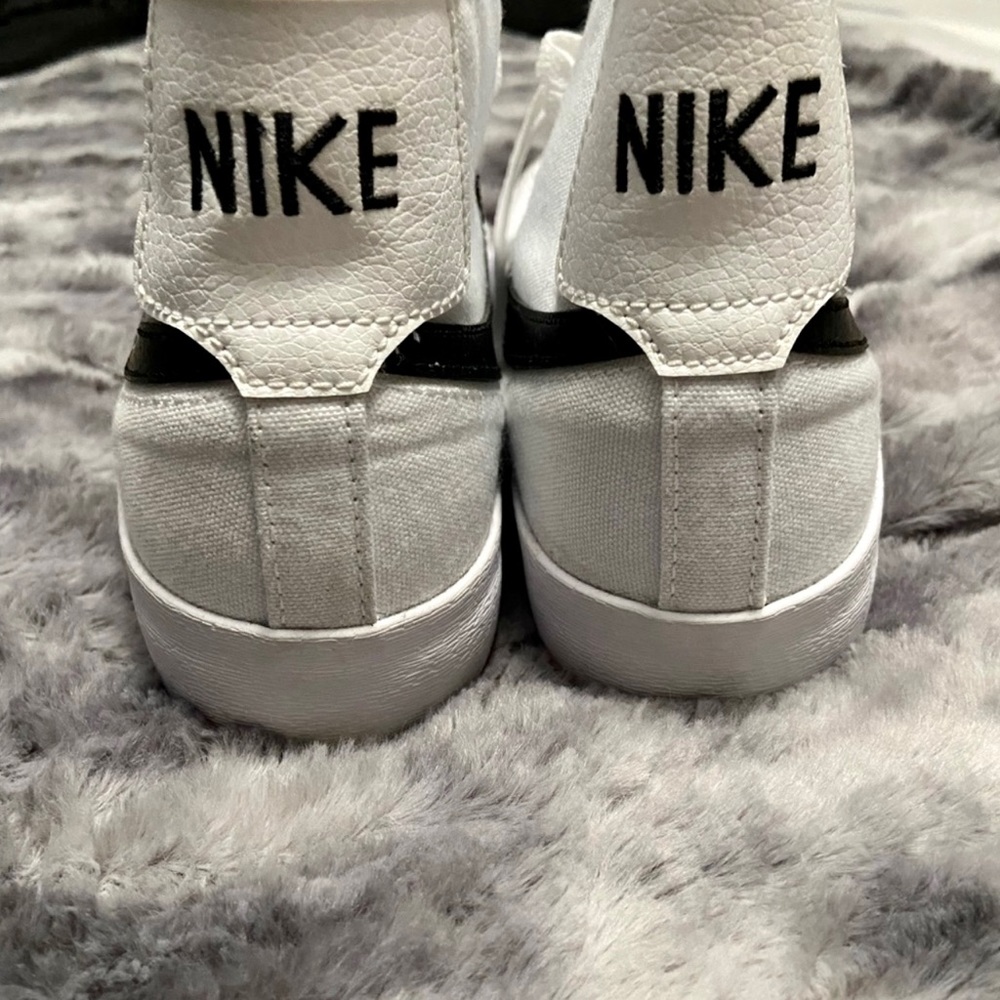 NIKE SB Blazer Court Mid Black & White Skate Shoes